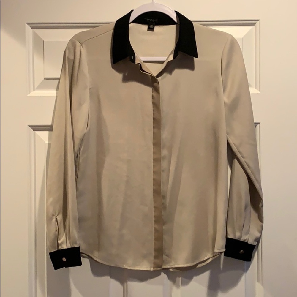 Ann Taylor size 2 Petite Blouse.​​​​​​​​​​​​​​​​​​​